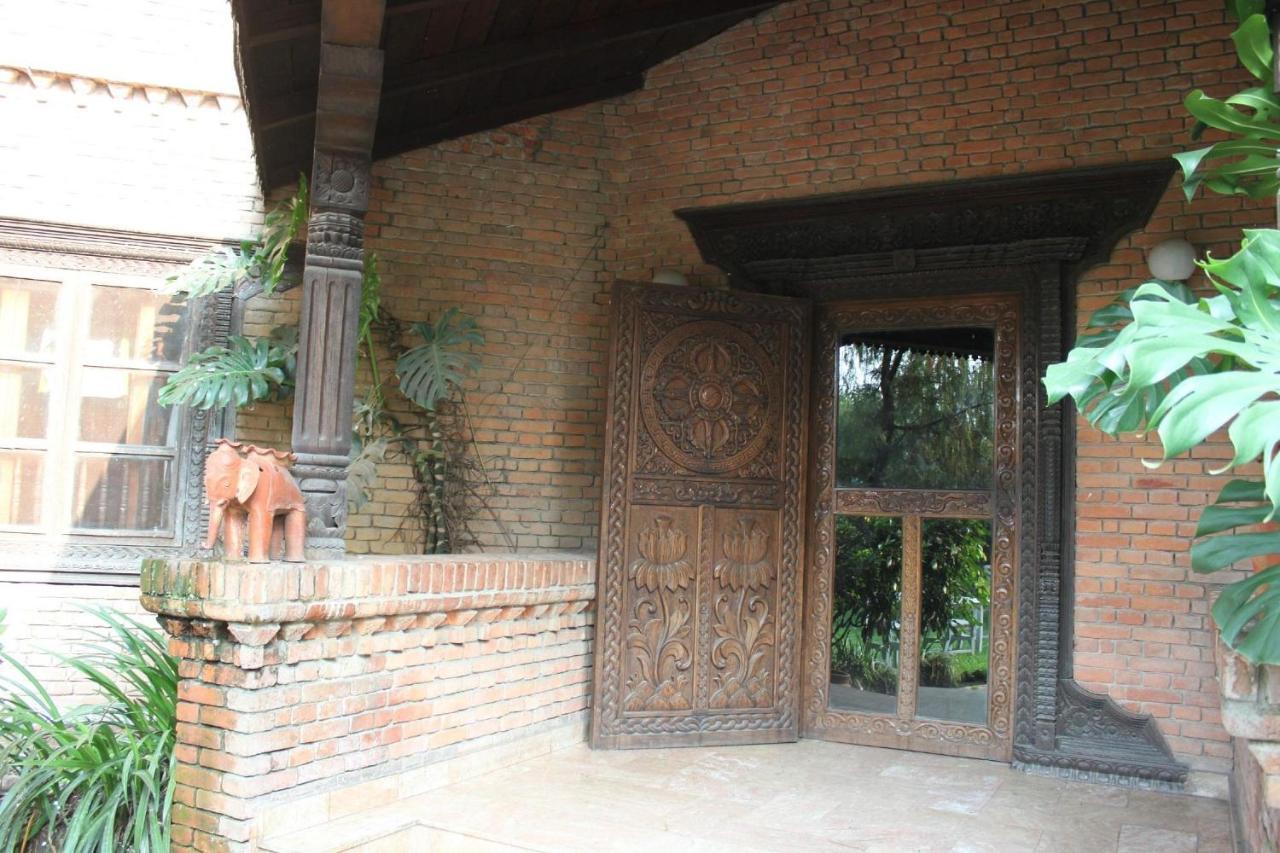 Vajra Hotel Kathmandu Buitenkant foto